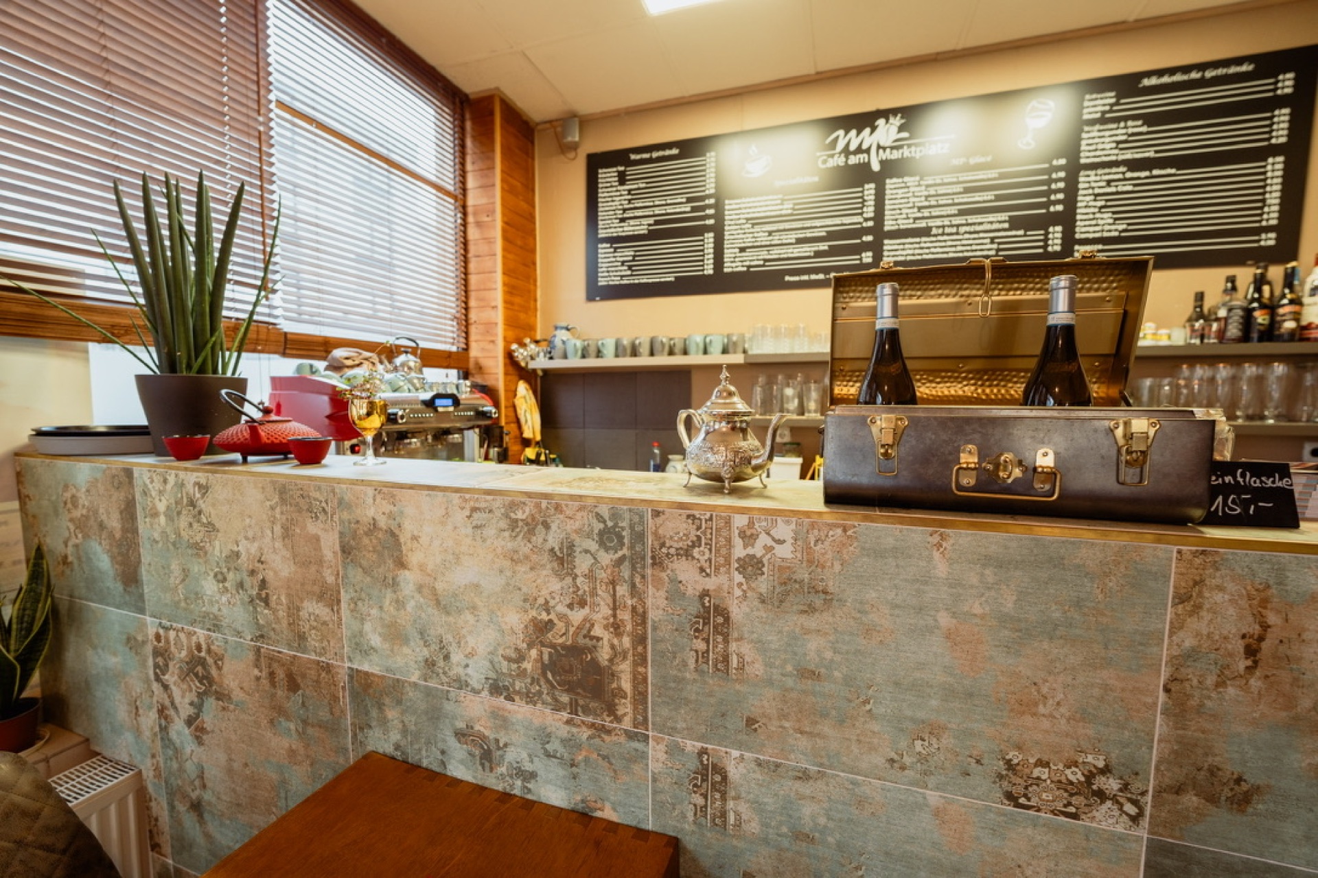 Theke und Kaffeebar im Café am Marktplatz