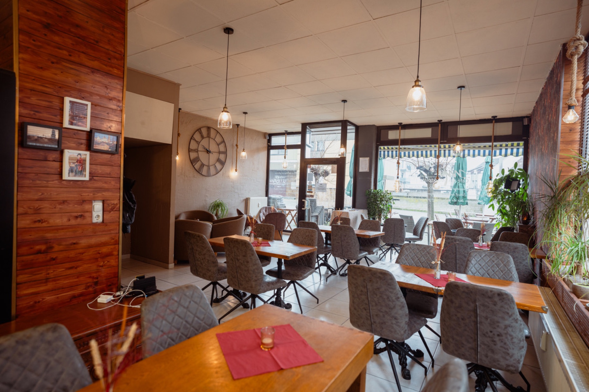 Sitzplätze im Café am Marktplatz