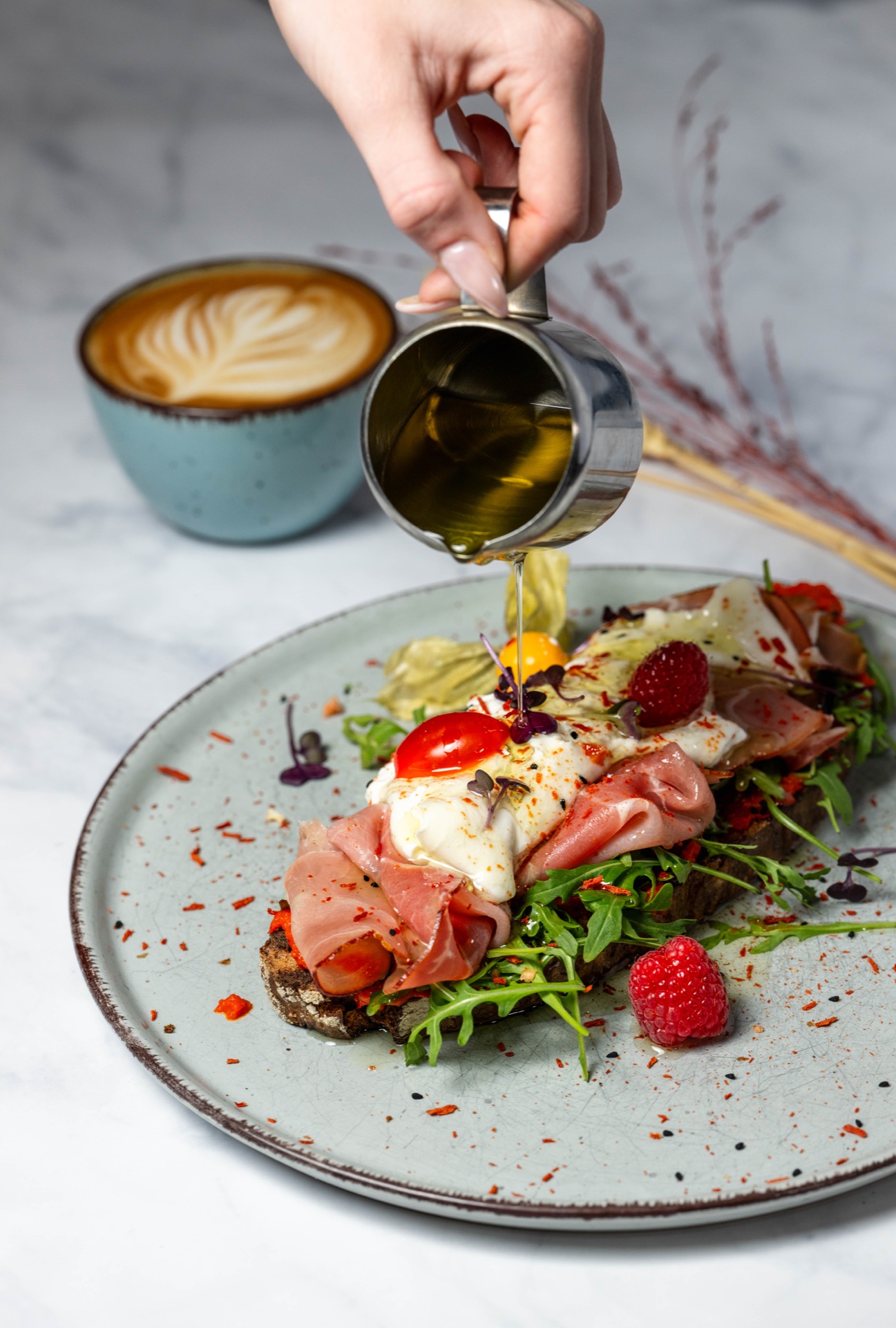 Herzhafte Stulle mit Prosciutto und Burrata
